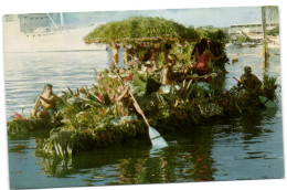 Tahiti - Pirogue Fleurie Présentée Par Raiatea Aux Fêtes Du 14 Juillet 1967 - Tahiti