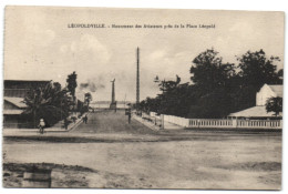 Léopoldville - Monument Des Aviateurs Près De La Place Léopold - Kinshasa - Leopoldville (Leopoldstadt)