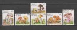 N° 1628 à 1633 = SERIE 6 TIMBRES MONACO OBLITERES DE 1988    Cote : 13,30 € - Usati