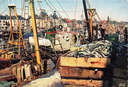 Dieppe * Le Port Et Les Chalutiers * Bateaux De Pêche Pêcheurs - Dieppe