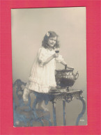 XB1103 JEUNE FILLE  FILLETTE , ENFANT, GIRL , FAMOUS 1920 CHILD MODEL KATHERINE ASHTON BRING A TOAST - Portraits