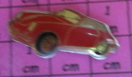 3122 Pin's Pins / Beau Et Rare / AUTOMOBILES / VOITURE ROUGE PORSCHE CABRIOLET DECAPOTABLE - Porsche