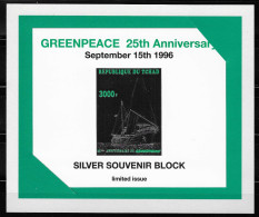 Greenpeace Rainbow Warrior Zilveren Zegel In Mapje - Protection De L'environnement & Climat