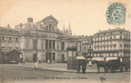Angers * La Place Du Ralliement Et Le Théâtre * Attelage * Kiosque à Journaux - Angers