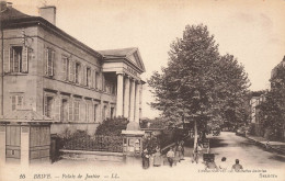 Brive * Place Et Le Palais De Justice * Kiosque à Journaux - Brive La Gaillarde