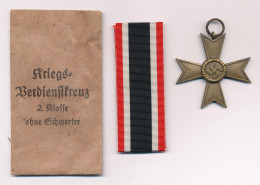 Kriegsverdienstkreuz Ohne Schwerter Mit Band Und Verleihungstüte - Autres & Non Classés