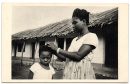 Maman Et Madeleine Mission Catholique à Yoko (Caméroun) - Cameroun