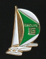 77222- Pin's..Groupe LG.Mercedes-Benz, Smart, Jeep, Fuso.voile Voilier. - Vela