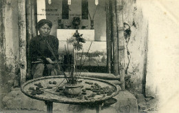 VIET NAM - TONKIN - Le Plateau D'offrandes Devant Une Pagode - Vietnam