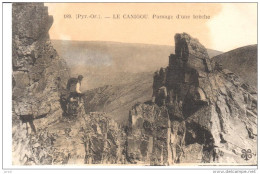 POSTAL   EL CANIGÓ  - PIRINEOS ORIENTALES -   PASO POR UNA BRECHA - Roussillon