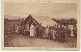 AFRIQUE - Missions D'Afrique - Campement Sous La Tente ( Religieuse ) - Missions