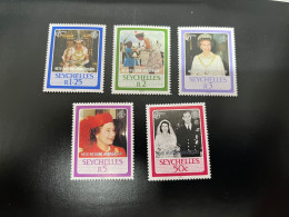 21-10-2023 (stamps) Seychelles Islands (5 Stamps) Royalty - Seychelles (1976-...)