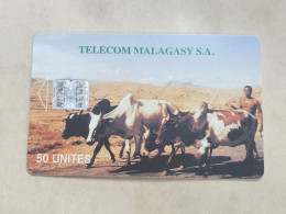 Delcampe - Madagascar-(MDG-07a)-Zebus (reverse A)-(2)-(50units)-(01717055)-(number Rite Left Side)used Card - Madagaskar