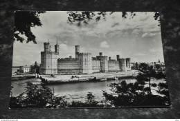 A5621   CAERNARVON, THE CASTLE FROM COED HELEN HILL - Caernarvonshire