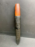 ANCIEN COUTEAU PUUKKO TRADITIONNEL SCANDINAVE, MODELE SUEDOIS MORA ET SON FOURREAU - Armes Blanches