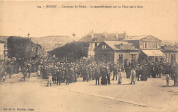 89-JOIGNY- CONCOURS DE PÊCHE , LE RASSEMBLEMENT SUR LA PLACE DE LA GARE - Joigny