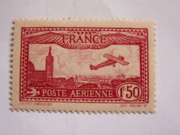 TIMBR    NEUF * Poste Aérienne - AVION  SURVOLLANT  MARSEILLE  1,50 Carmin  Cote 47 Euro - Unused Stamps