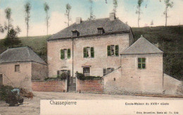 Chassepierre  Ecole-Maison Du XVIIIe Siècle  Carte Colorisée N'a Pas Circulé - Chassepierre