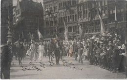 BRUXELLES -- Carte Photo -- Arrivée Du Roi Et Reine D'Espagne à Bruxelles - Personaggi Famosi