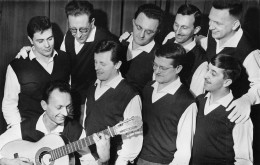 HENIN-LIETARD (Pas-de-Calais) - Ensemble Vocal Les 421 - Orchestre, Guitariste - Tirage D'éditeur N&B Non Dentelé - Henin-Beaumont