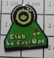 912A Pin's Pins / Beau Et Rare / SPORTS / BILLARD FRANCAIS CLUB LE CYCLOPE - Biliardo