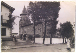 64 - Ainhoa (Pyrénées-Atlantiques)  - L'Eglise Et La Route Vers Sare - Ainhoa