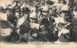 Clisson * Les Sapeurs Pompiers * 3 Braves Pompier Musiciens De Raingaillant , La Cloche En Promenade 14 Juin 1921 - Clisson