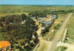 Le Château , Ile D'oléron * Vue Aérienne Et Le Camping " LA BRANDE " * Caravane Caravaning - Ile D'Oléron