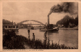 N°114705 -cpa Beaumont Sur Oise -un Train De Péniches- - Remolcadores