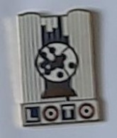 Pin' S  Jeux  LOTO, Roue  Bleu  Verso  A.B - Jeux