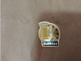 T1 // Pin's :  Buckler - Cerveza