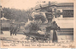 [75] Monument De La République. Lion De Léopold Morice - Série Paris Vécu - Une Marchande De Fleurs - Statue