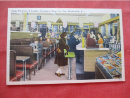 Soda Fountain And Booths, Earnshaw Drug Co., East Greenwich, R.I    Ref 6227 - Autres & Non Classés