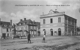 Chateauneuf Sur Sarthe      49       Mairie Et Statue De Robert Le Fort         (voir Scan) - Chateauneuf Sur Sarthe