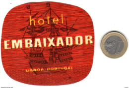 ETIQUETA DE HOTEL  -HOTEL EMBAIXADOR  -LISBOA  -PORTUGAL  (CON CHANELA) - Etiquettes D'hotels