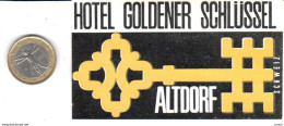 ETIQUETA DE HOTEL   -HOTEL GOLDENER SCHLUSSEL  -ALTDORF -SUIZA (SUISSE)  ( CON CHARNELA ) - Etiquettes D'hotels