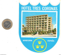 ETIQUETA DE HOTEL  - HOTEL TRES CORONAS  -BENIDORM - Etiquettes D'hotels