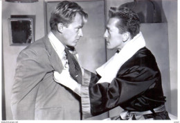 POSTAL   FOTOGRAFIA   DE LOS ACTORES ARTHUR KENNEDY Y KIRK DOUGLAS - Photos