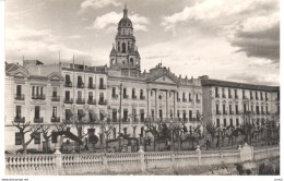 POSTAL   MURCIA  -ESPAÑA  -VISTA PARCIAL CON LA CATEDRAL AL FONDO - Murcia