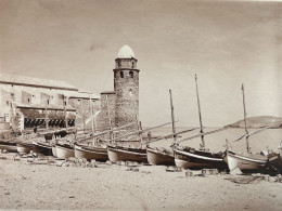 Photographie Ancienne COLLIOURE L'Eglise Et Les Barques Sur Le Sable - 20 Mai 1934 - Antiche (ante 1900)