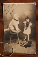 Carte Photo 1905 Enfant Musicienne Violoniste Jeune Fille Avec Son Chien Caniche CPA Ak Animée Tirage Print Vintage - Other & Unclassified