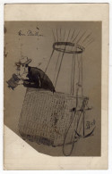 Rare Carte Photo Illustrateur Mich En Ballon Montgolfière échange De Courrier Entre Deux Aérostiers - Mich