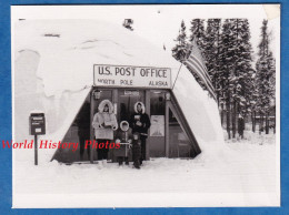 Photo Ancienne Snapshot - North Pole , Alaska - US Post Office - Portrait De Famille - Boite Aux Lettres - Letters Box - América