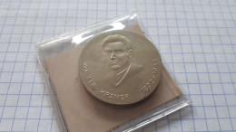 ALLEMAGNE MEDAILLE WALTER KRAMER 1892-1941 NATIONALE MAHN UND GEDENKSTATTE BUCHENWALD FRAPPE MEDAILLE - Royaux/De Noblesse