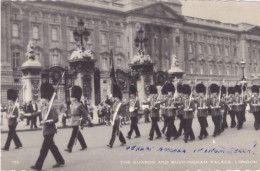 London - The Guards And Buckingham Palace - Formato Piccolo Viaggiata Mancante Di Affrancatura – FE390 - Buckingham Palace