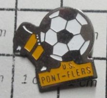 716 Pin's Pins / Beau Et Rare / SPORTS / CLUB FOOTBALL US PONT FLERS - Calcio