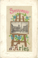 B Brodée, Souvenir D’Arles ( Place De L’Hôtel De Ville ) - Brodées