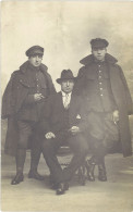 B Carte-photo – Hommes Costumés, Soldats étrangers ? - Other & Unclassified