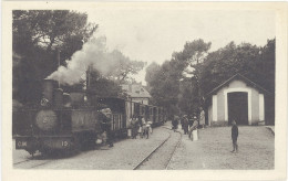 TB 44 – Saint Brévin L’Océan – La Gare – L’arrivée Du Train .. - Saint-Brevin-l'Océan