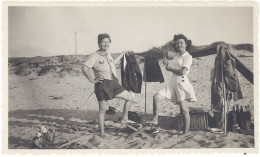 TB Photo «  Les Pin-Up Girls «  Juillet 1947, Femmes à La Plage - Anonymous Persons